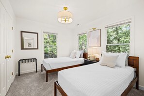 3 bedrooms, desk, iron/ironing board, travel cot