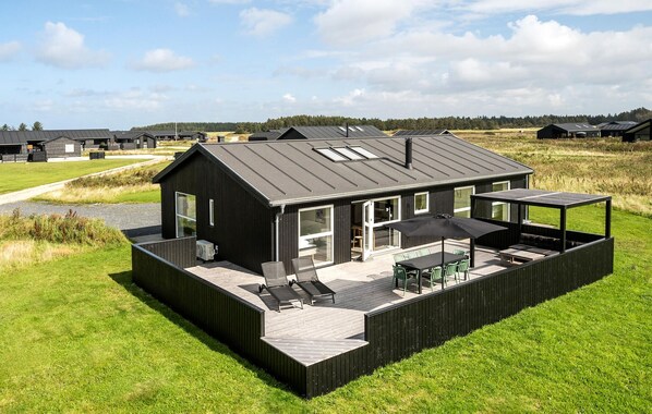 Exterior - Beautiful home in Løkken with WiFi (Løkken)