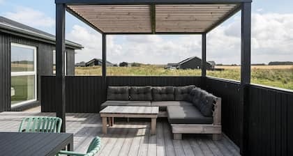 Beautiful home in Løkken with WiFi