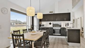 Fridge, dishwasher, coffee/tea maker