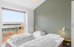 4 bedrooms, iron/ironing board, travel cot, free WiFi - Beautiful home in Løkken with WiFi (Løkken)