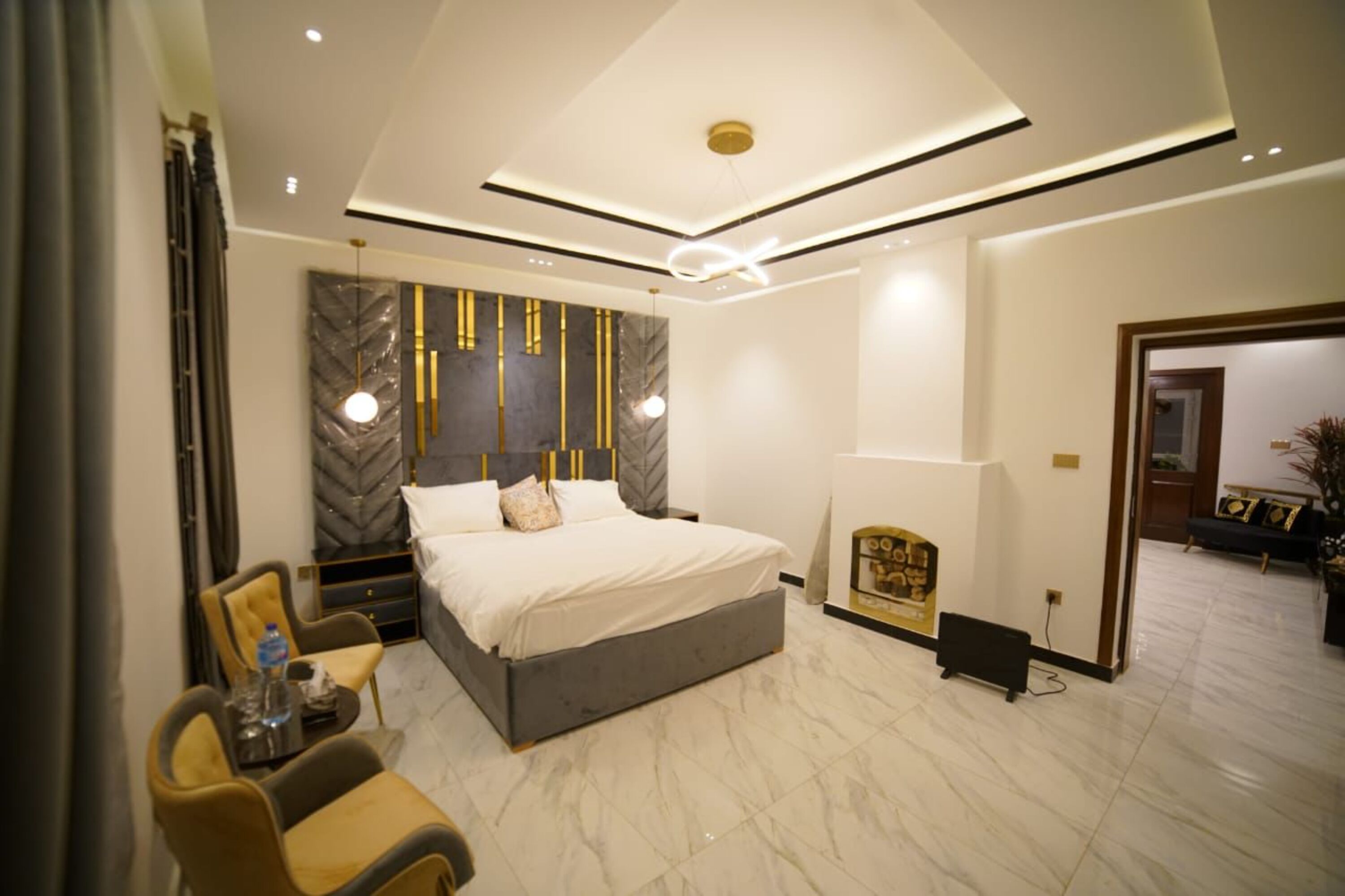 总统套房 | 埃及棉床单、高档床上用品、迷你吧、客房内保险箱