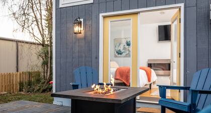 Delightful 5-bedroom residence near downtown Charlottesville. Pet-friendly!