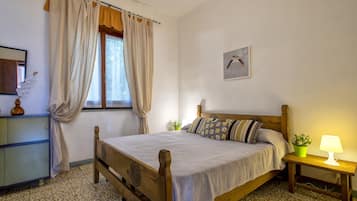 3 bedrooms, iron/ironing board, bed sheets