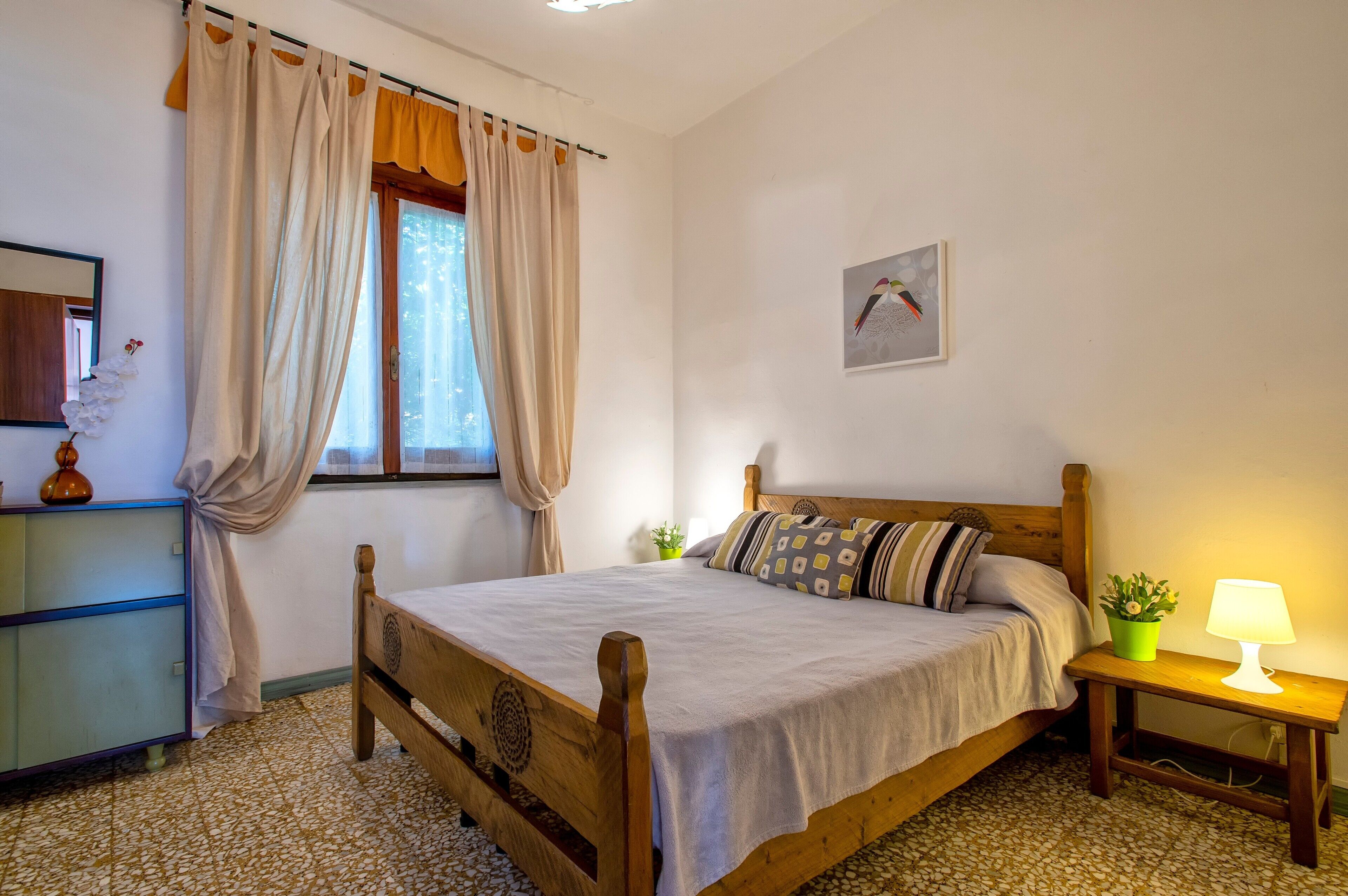 3 bedrooms, iron/ironing board, bed sheets