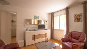 Een dvd-speler en een stereo