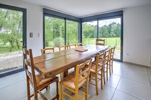 Dining - Cottage 'Les Daims De Gardelac' with Private Pool, Wi-Fi and Air Conditioning (Saint-Remy)