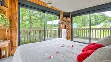 1 bedroom, bed sheets