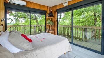 1 bedroom, bed sheets