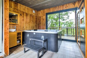 Interior - Cottage 'La Cabane De Gardelac' with Private Terrace, Private Garden and Balcony (Saint-Remy)