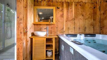 Dusch, hårtork och handdukar