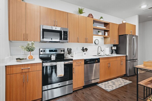 Fridge, microwave, oven, stovetop