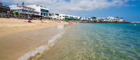 Una spiaggia nelle vicinanze