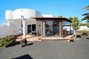 屋外ダイニングエリア