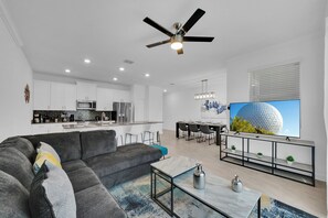 Smart TV - Luxury 4BR Villa with Private Pool for 10 guests (Kissimmee)