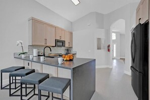 Fridge, microwave, oven, stovetop - Super Spacious House w/ Private Pool and Game Room (Kissimmee)