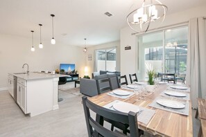 Dining - Modern 4BR Townhome with Private Pool – Sleeps 11 (Kissimmee)