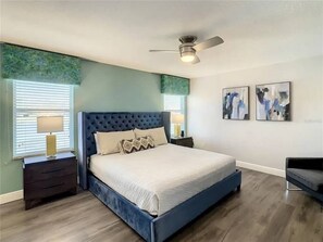 4 Schlafzimmer, Schreibtisch, Bügeleisen/Bügelbrett, Reisekinderbett