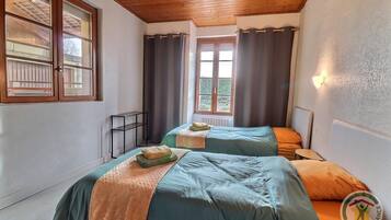 4 chambres, bureau, fer et planche Ă  repasser, Wi-Fi gratuit