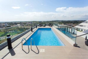 2 つの屋外プール