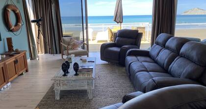 Ultimate Beachfront - Family Friendly with games room and multiple decks