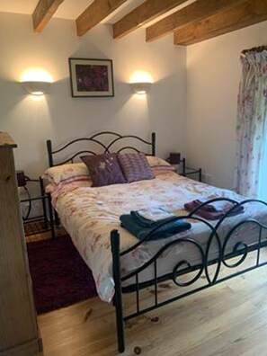 2 chambres, fer et planche à repasser, lit parapluie, Wi-Fi gratuit