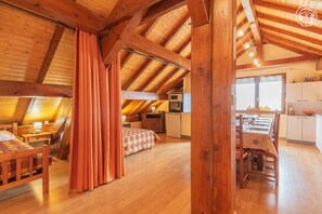 4 chambres, fer et planche à repasser, lit parapluie, Wi-Fi gratuit