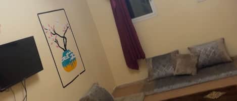 2 bedrooms, iron/ironing board, free WiFi