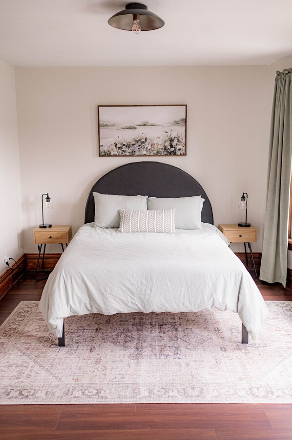 4 Schlafzimmer, Schreibtisch, Bügeleisen/Bügelbrett, Reisekinderbett