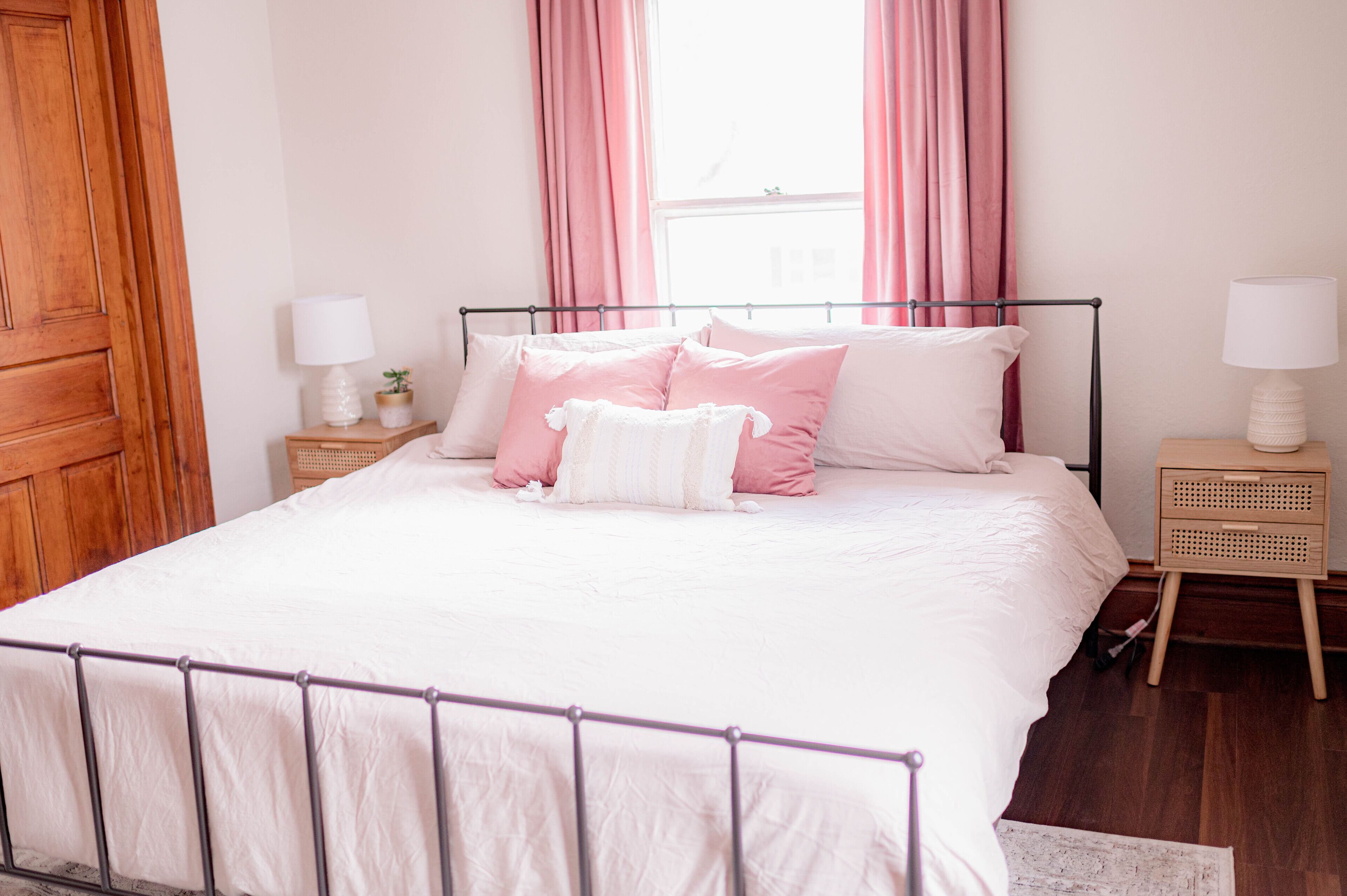 4 bedrooms, desk, iron/ironing board, travel crib