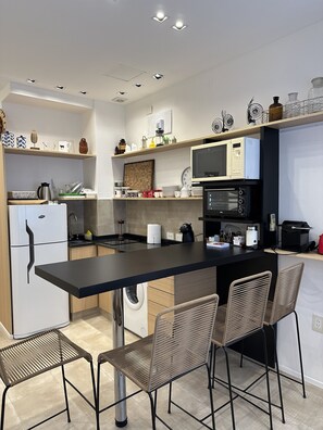 Fridge, microwave, oven - En el Corazón de Buenos Aires, a Estrenar Moderno y Luminoso. Pet Friendly (Buenos Aires)