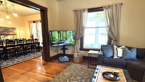 Smart TV - Large & spacious: 12 guests & walkable to Main St! (Walla Walla)