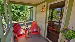 Terrace/patio - Large & spacious: 12 guests & walkable to Main St! (Walla Walla)
