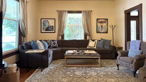 Smart TV - Large & spacious: 12 guests & walkable to Main St! (Walla Walla)