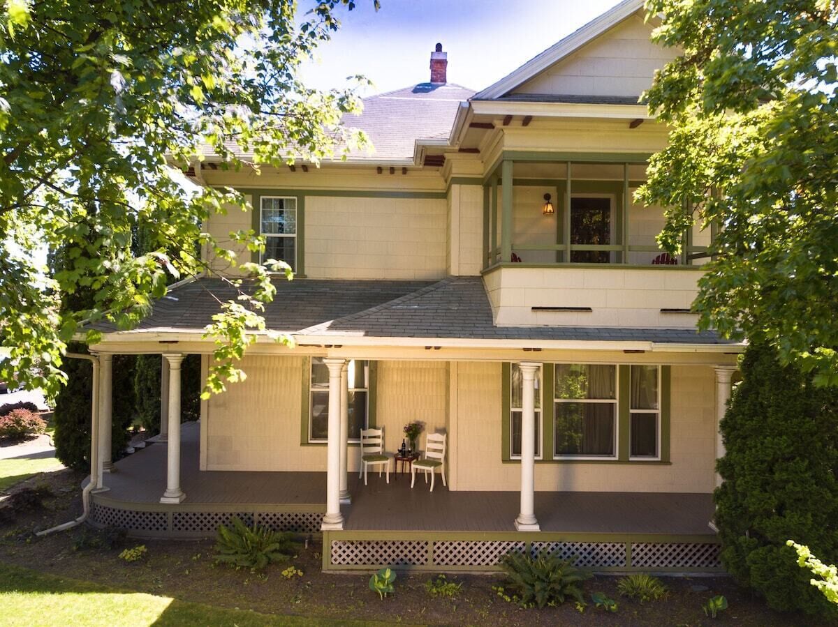 The James McCool House Updated Historic Home!