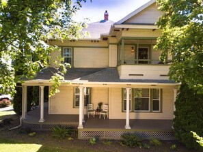Exterior - Large & spacious: 12 guests; walkable to Main St! (Walla Walla)