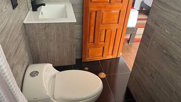 Deluxe Double Room | Bathroom