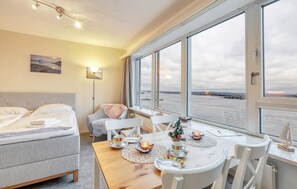 Dining - Lovely apartment in Schleswig with WiFi (Schleswig)