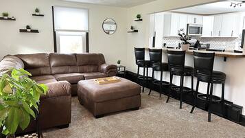 TV connectée, jeux vidéo, baby-foot