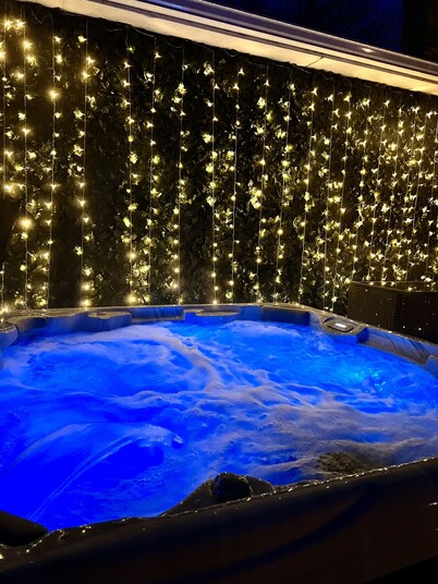 Hot Tub & Cloud Ceiling House