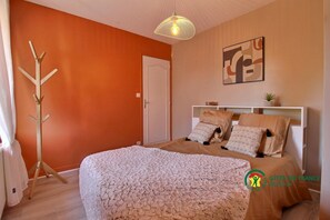 3 chambres, fer et planche à repasser, lit parapluie, Wi-Fi gratuit