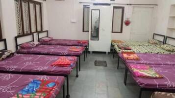 1 bedroom, bed sheets
