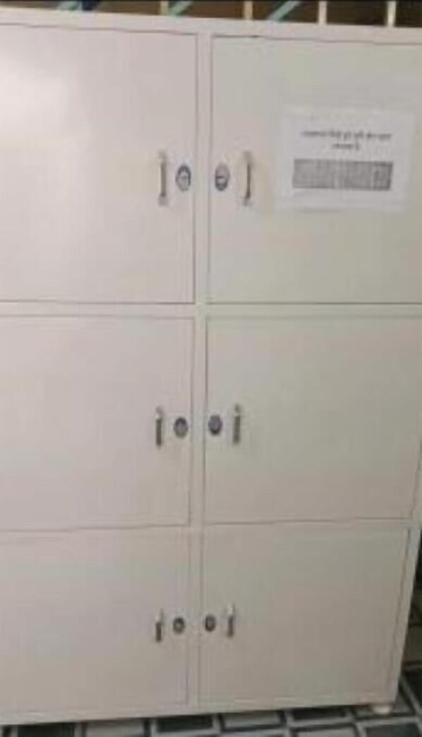 Interior - An excellent common hall/bedroom for 8 to 15 guests, near Shri Mahakal Temple. (Ujjain)