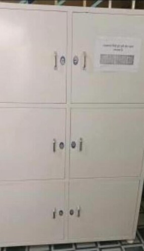 An excellent common hall/bedroom for 8 to 15 guests, near Shri Mahakal Temple.