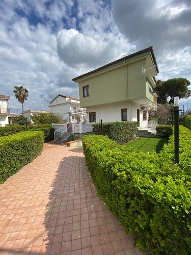 Oasis of relaxation. between the sea and the wonderful temples of Paestum. 