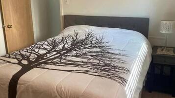2 bedrooms, iron/ironing board, WiFi, bed sheets
