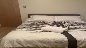 2 habitaciones, tabla de planchar con plancha, wifi y ropa de cama 