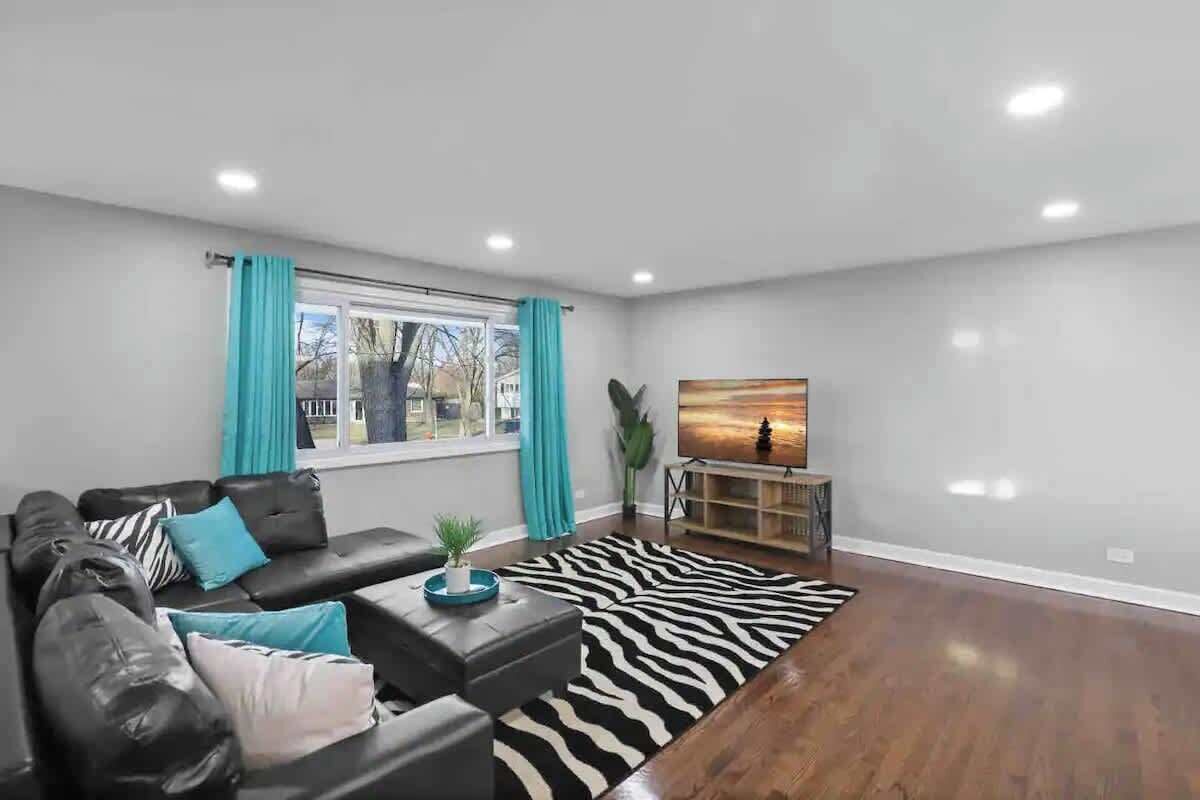 TV, fireplace, offices