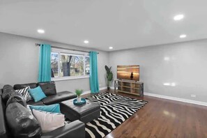 TV, lareira, escritórios