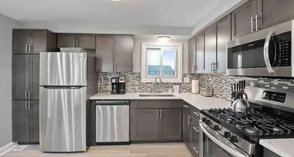 4BR Near Woodfield Mall & Metra | LCP Collection